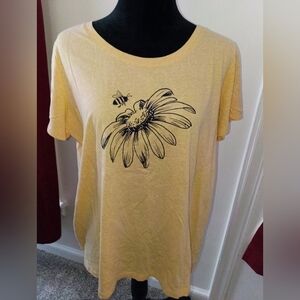 🆕 New Women's XL Graphic Daisy Flower Bee Shirt
